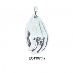 Pendentif en acier main 